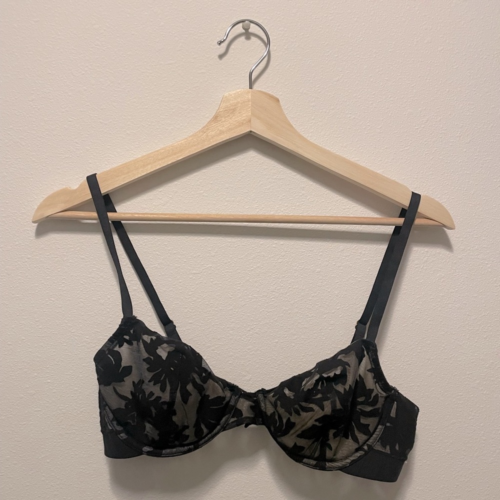 Black Natori unlined Bra — Floral Lace